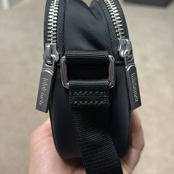 Lululemon Crossbody Camera Bag 2L - Picture 7 of 7